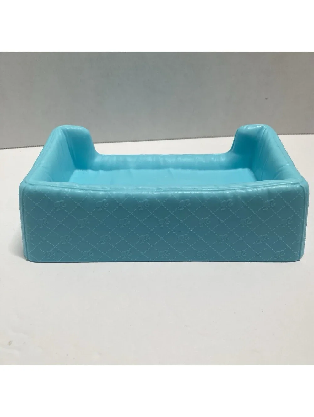 Barbie Mommy Dog with Newborn Pups playset Replacement dog bed blue 6